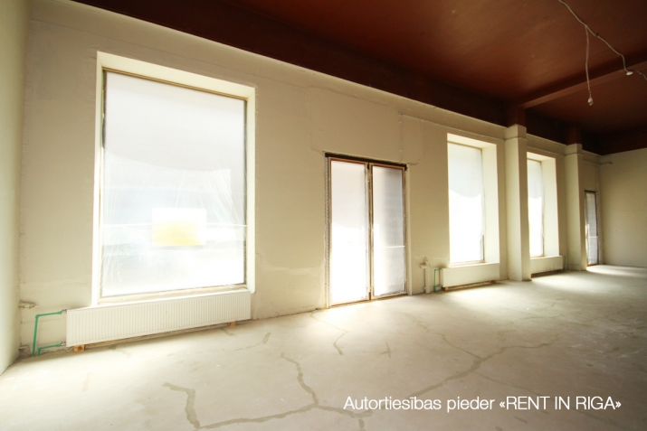 Sludinājumi. Iznomājam jaunas telpas veikalam, restorānam vai ielas birojam.  Adrese: Stabu iela 15, (Stabu un Cena: 2300 EUR/mēn Foto #5