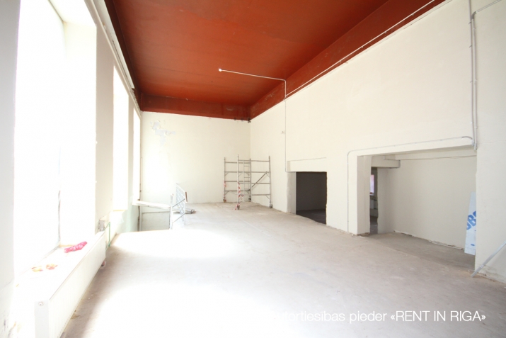 Sludinājumi. Jaunas telpas veikalam, restorānam vai ielas birojam.  Adrese: Stabu iela 15, (Stabu un Brīvības Cena: 2300 EUR/mēn Foto #8