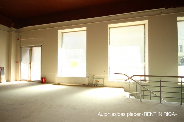 Sludinājumi. Jaunas telpas veikalam, restorānam vai ielas birojam.  Adrese: Stabu iela 15, (Stabu un Brīvības Cena: 2300 EUR/mēn Foto #7