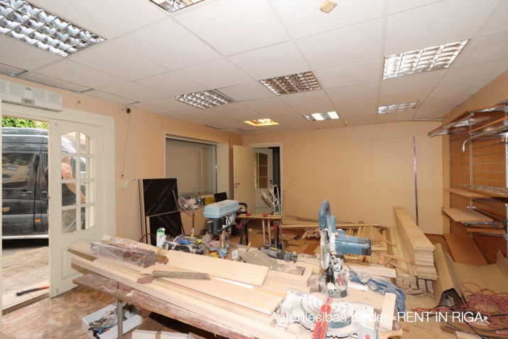 Sludinājumi. Tiek pārdota atsevišķi stāvoša ēka Rīgas centrā.  + Ēka atrodas viegli piekļūstamā iekšpagalmā ar Cena: 100000 EUR Foto #4