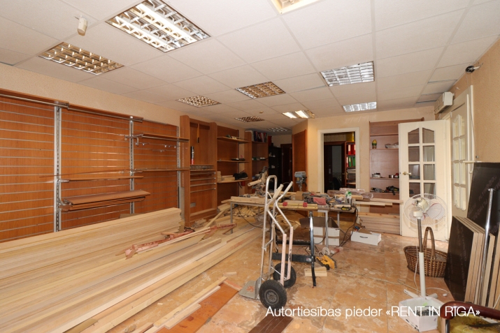 Sludinājumi. Tiek pārdota atsevišķi stāvoša ēka Rīgas centrā.  + Ēka atrodas viegli piekļūstamā iekšpagalmā ar Cena: 100000 EUR Foto #5