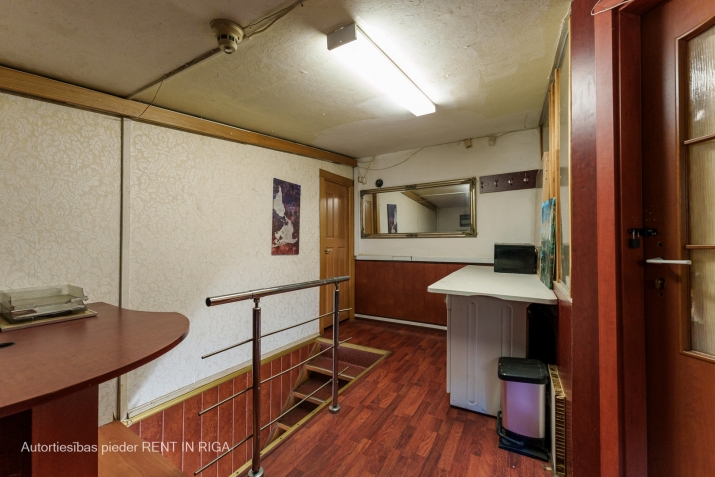 Sludinājumi. Tiek pārdota atsevišķi stāvoša ēka Rīgas centrā.  + Ēka atrodas viegli piekļūstamā iekšpagalmā ar Cena: 100000 EUR Foto #9