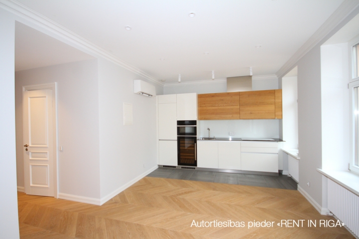 Sludinājumi. \'Elizabetes Rezidence\', viena no spilgtākajām Rīgas arhitektūras mantojuma pērlēm, celta 19. Cena: 315000 EUR Foto #7