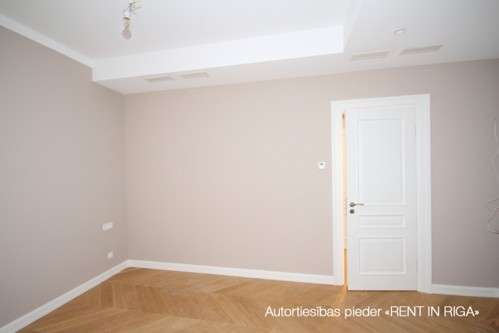 Sludinājumi. \'Elizabetes Rezidence\', viena no spilgtākajām Rīgas arhitektūras mantojuma pērlēm, celta 19. Cena: 315000 EUR Foto #8