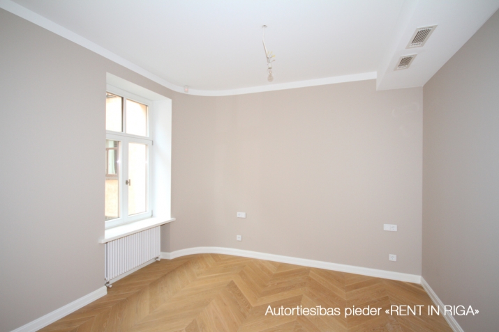 Sludinājumi. \'Elizabetes Rezidence\', viena no spilgtākajām Rīgas arhitektūras mantojuma pērlēm, celta 19. Cena: 315000 EUR Foto #9