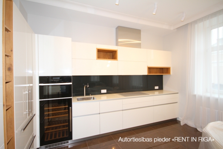 Sludinājumi. \'Elizabetes Rezidence\', viena no spilgtākajām Rīgas arhitektūras mantojuma pērlēm, celta 19. Cena: 670000 EUR Foto #7