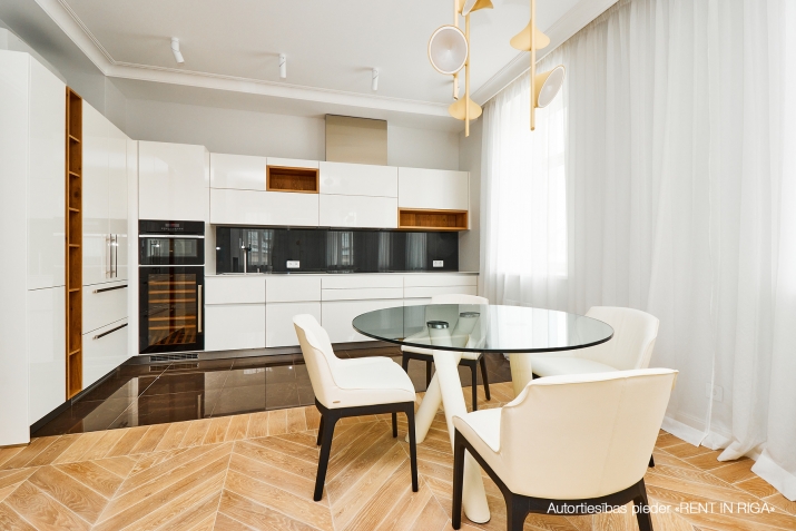 Sludinājumi. \'Elizabetes Rezidence\', viena no spilgtākajām Rīgas arhitektūras mantojuma pērlēm, celta 19. Cena: 670000 EUR Foto #4