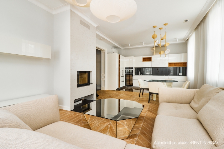 Sludinājumi. \'Elizabetes Rezidence\', viena no spilgtākajām Rīgas arhitektūras mantojuma pērlēm, celta 19. Cena: 670000 EUR Foto #5