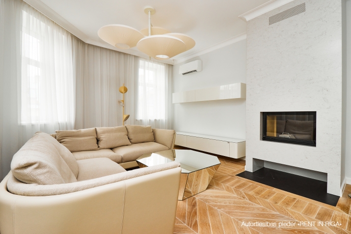 Sludinājumi. \'Elizabetes Rezidence\', viena no spilgtākajām Rīgas arhitektūras mantojuma pērlēm, celta 19. Cena: 670000 EUR Foto #6