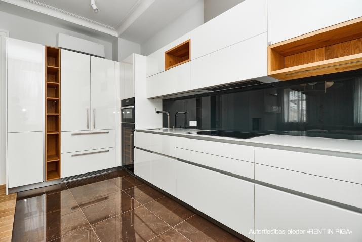 Sludinājumi. \'Elizabetes Rezidence\', viena no spilgtākajām Rīgas arhitektūras mantojuma pērlēm, celta 19. Cena: 670000 EUR Foto #8