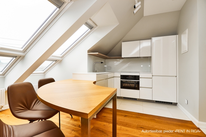 Sludinājumi. \'Elizabetes Rezidence\', viena no spilgtākajām Rīgas arhitektūras mantojuma pērlēm, celta 19. Cena: 520000 EUR Foto #8