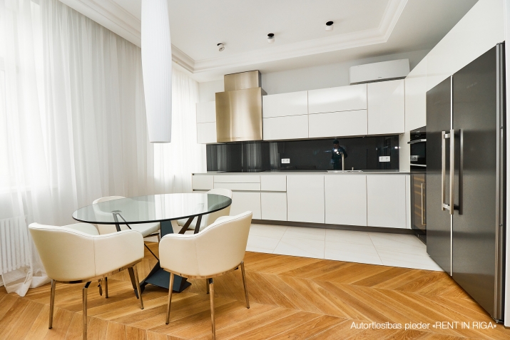 Sludinājumi. \'Elizabetes Rezidence\', viena no spilgtākajām Rīgas arhitektūras mantojuma pērlēm, celta 19. Cena: 600000 EUR Foto #6