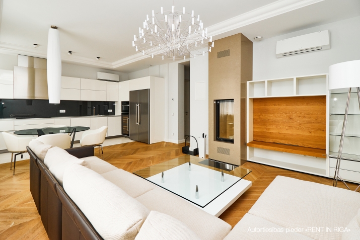 Sludinājumi. \'Elizabetes Rezidence\', viena no spilgtākajām Rīgas arhitektūras mantojuma pērlēm, celta 19. Cena: 600000 EUR Foto #4