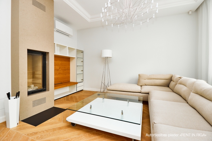 Sludinājumi. \'Elizabetes Rezidence\', viena no spilgtākajām Rīgas arhitektūras mantojuma pērlēm, celta 19. Cena: 600000 EUR Foto #5