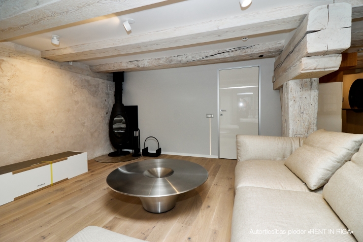 Sludinājumi. Vilhelma Nami Miesnieku ielā 13, 15 un 17 iespējams ir iekārojamākās adresēs Rīgā. Senatnes elpa Cena: 960000 EUR Foto #8