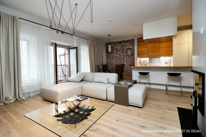 Sludinājumi. Vilhelma Nami Miesnieku ielā 13, 15 un 17 iespējams ir iekārojamākās adresēs Rīgā. Senatnes elpa Cena: 765000 EUR Foto #5