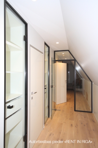 Sludinājumi. Vilhelma Nami Miesnieku ielā 13, 15 un 17 iespējams ir iekārojamākās adresēs Rīgā. Senatnes elpa Cena: 510000 EUR Foto #8