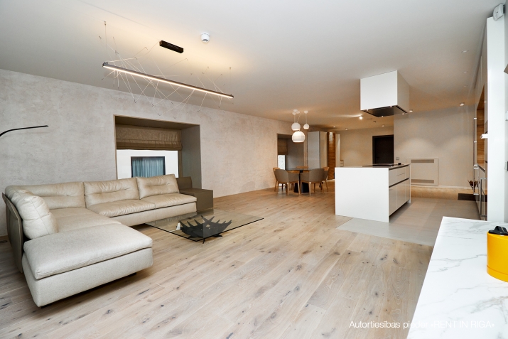 Sludinājumi. Vilhelma Nami Miesnieku ielā 13, 15 un 17 iespējams ir iekārojamākās adresēs Rīgā. Senatnes elpa Cena: 1.275e+06 EUR Foto #7