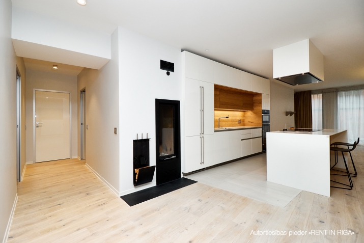 Sludinājumi. Vilhelma Nami Miesnieku ielā 13, 15 un 17 iespējams ir iekārojamākās adresēs Rīgā. Senatnes elpa Cena: 1.275e+06 EUR Foto #5