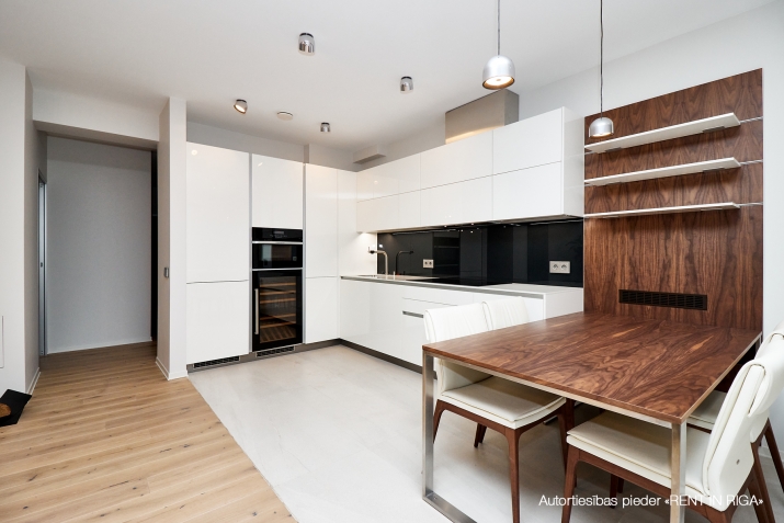 Sludinājumi. Vilhelma Nami Miesnieku ielā 13, 15 un 17 iespējams ir iekārojamākās adresēs Rīgā. Senatnes elpa Cena: 970000 EUR Foto #9