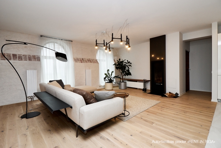 Sludinājumi. Vilhelma Nami Miesnieku ielā 13, 15 un 17 iespējams ir iekārojamākās adresēs Rīgā. Senatnes elpa Cena: 970000 EUR Foto #4