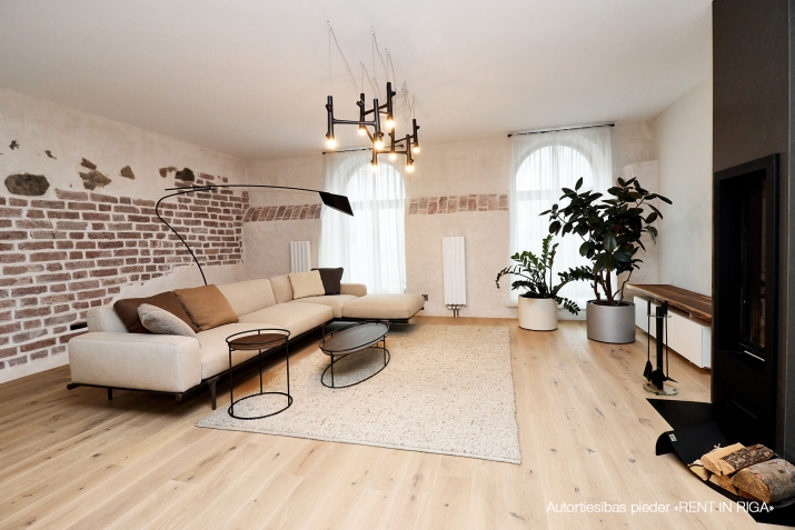 Sludinājumi. Vilhelma Nami Miesnieku ielā 13, 15 un 17 iespējams ir iekārojamākās adresēs Rīgā. Senatnes elpa Cena: 970000 EUR Foto #5