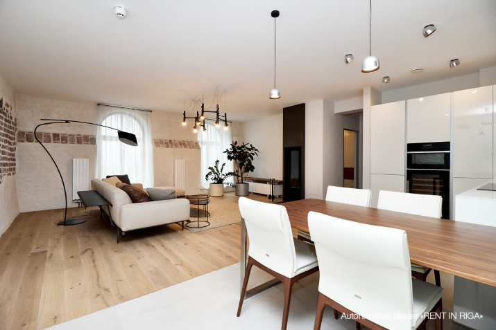 Sludinājumi. Vilhelma Nami Miesnieku ielā 13, 15 un 17 iespējams ir iekārojamākās adresēs Rīgā. Senatnes elpa Cena: 970000 EUR Foto #8