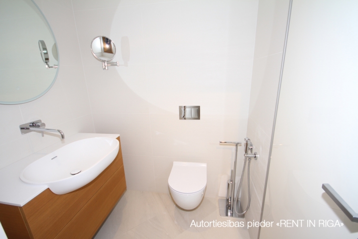 Sludinājumi. Vilhelma Nami Miesnieku ielā 13, 15 un 17 iespējams ir iekārojamākās adresēs Rīgā. Senatnes elpa Cena: 910000 EUR Foto #6