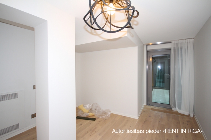 Sludinājumi. Vilhelma Nami Miesnieku ielā 13, 15 un 17 iespējams ir iekārojamākās adresēs Rīgā. Senatnes elpa Cena: 910000 EUR Foto #7