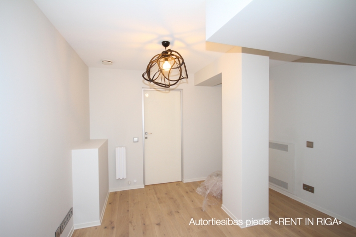 Sludinājumi. Vilhelma Nami Miesnieku ielā 13, 15 un 17 iespējams ir iekārojamākās adresēs Rīgā. Senatnes elpa Cena: 910000 EUR Foto #9