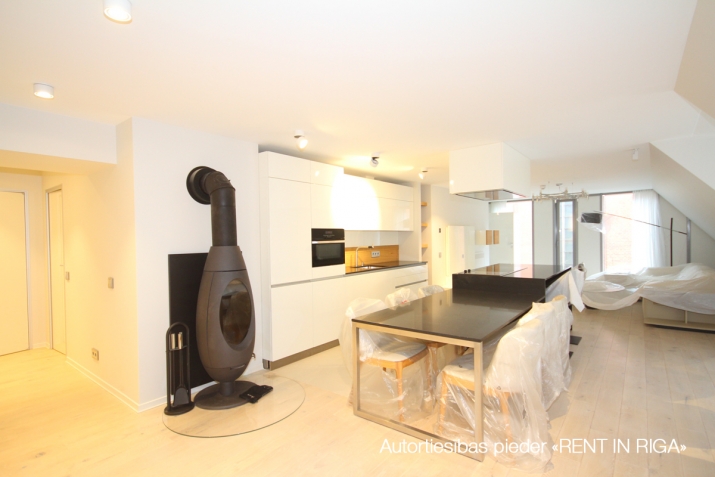 Sludinājumi. Vilhelma Nami Miesnieku ielā 13, 15 un 17 iespējams ir iekārojamākās adresēs Rīgā. Senatnes elpa Cena: 910000 EUR Foto #4