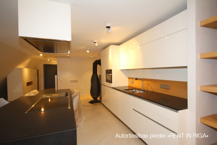 Sludinājumi. Vilhelma Nami Miesnieku ielā 13, 15 un 17 iespējams ir iekārojamākās adresēs Rīgā. Senatnes elpa Cena: 910000 EUR Foto #5