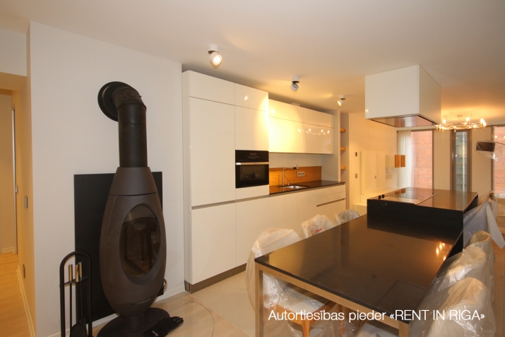 Sludinājumi. Vilhelma Nami Miesnieku ielā 13, 15 un 17 iespējams ir iekārojamākās adresēs Rīgā. Senatnes elpa Cena: 910000 EUR Foto #3