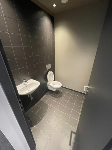 Sludinājumi. Augstas klases birojs jaunā ēkā.   + Birojs pilnībā autonoms ar privātu ieeju; + kvalitatīva Cena: 1958 EUR/mēn Foto #6