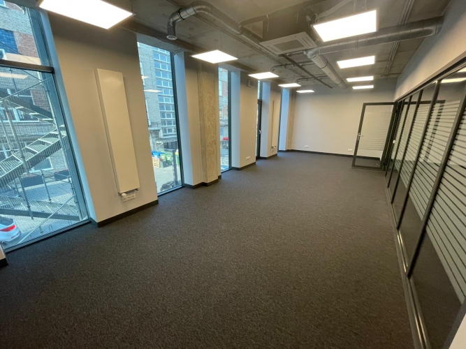 Sludinājumi. Augstas klases birojs jaunā ēkā.   + Birojs pilnībā autonoms ar privātu ieeju; + kvalitatīva Cena: 1958 EUR/mēn Foto #2