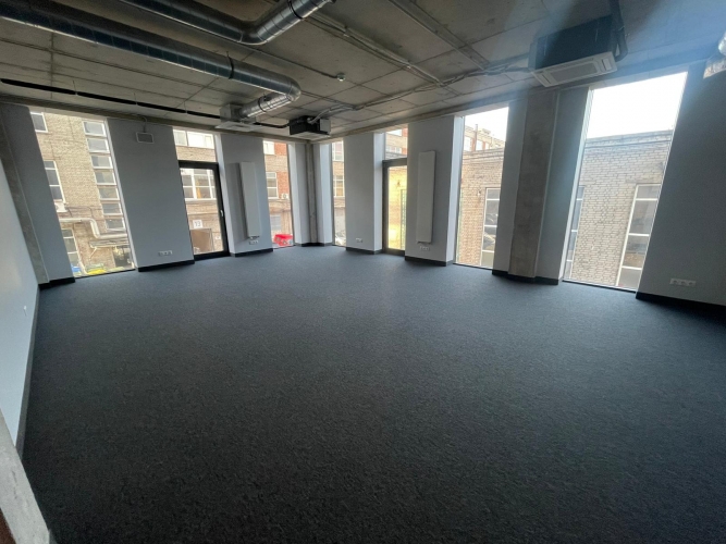 Sludinājumi. Augstas klases birojs jaunā ēkā.   + Birojs pilnībā autonoms ar privātu ieeju; + kvalitatīva Cena: 1958 EUR/mēn Foto #4