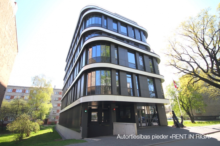 Объявление. Birojs Katrīnas dambī.  + Tikko veikta kvalitatīva apdare. + 2. stāvs.  + Atvērta telpa, 3 Цена: 4332 EUR/мес. Foto #1