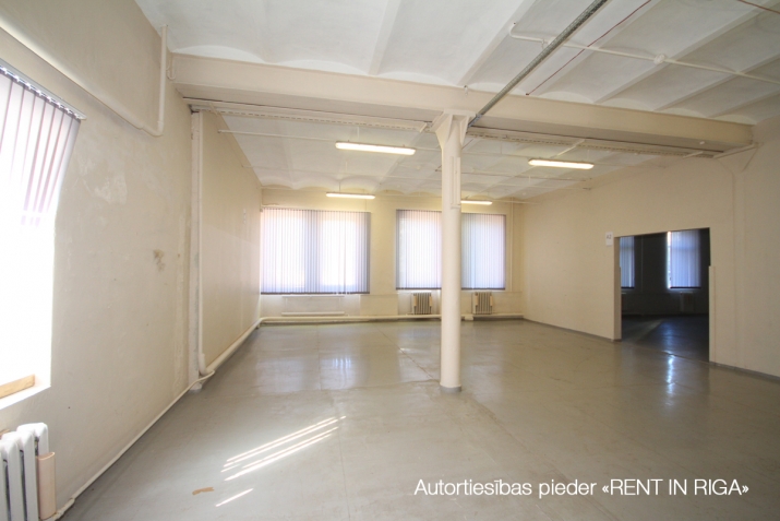 Объявление. Atsevišķa 3-stāvīga ēka apsargātā teritorijā.  Multifunkcionāls pielietojums: birojam/noliktavai, Цена: 2844 EUR/мес. Foto #6