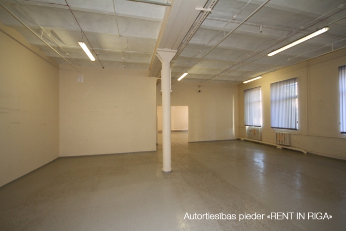 Sludinājumi. Atsevišķa 3-stāvīga ēka apsargātā teritorijā.  Multifunkcionāls pielietojums: birojam/noliktavai, Cena: 2844 EUR/mēn Foto #7