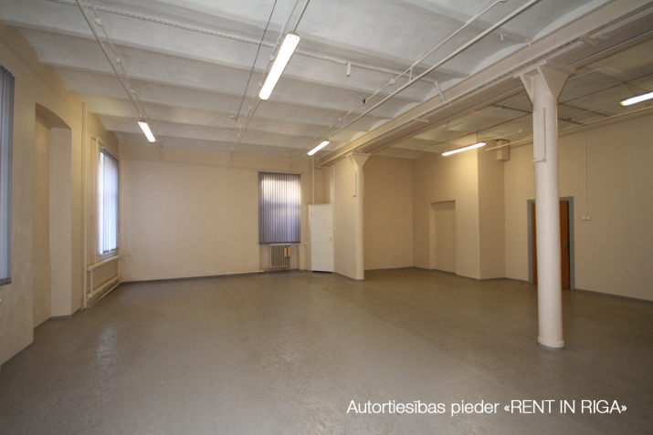 Sludinājumi. Atsevišķa 3-stāvīga ēka apsargātā teritorijā.  Multifunkcionāls pielietojums: birojam/noliktavai, Cena: 2844 EUR/mēn Foto #8