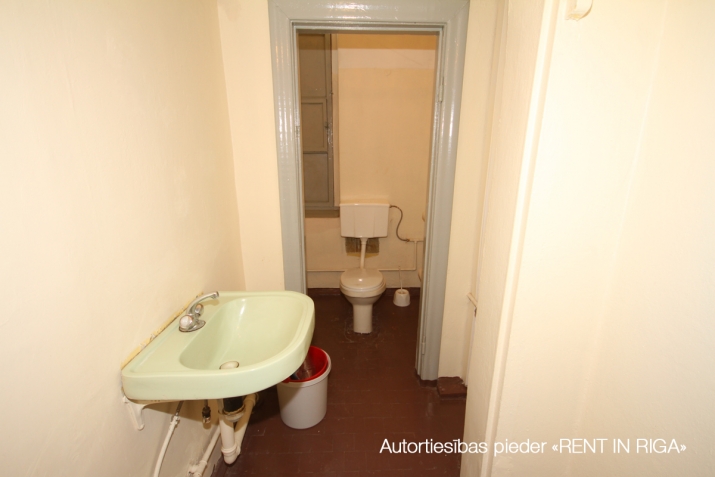 Sludinājumi. Atsevišķa 3-stāvīga ēka apsargātā teritorijā.  Multifunkcionāls pielietojums: birojam/noliktavai, Cena: 2844 EUR/mēn Foto #9