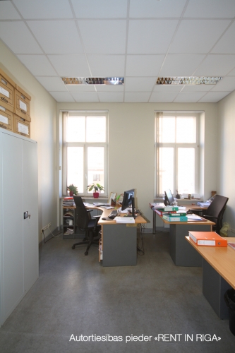Sludinājumi. Plašas biroja telpas renovētā un reprezentablā ēkā pie Operas  + Platība sastāv no četrām dažāda Cena: 1015 EUR/mēn Foto #9
