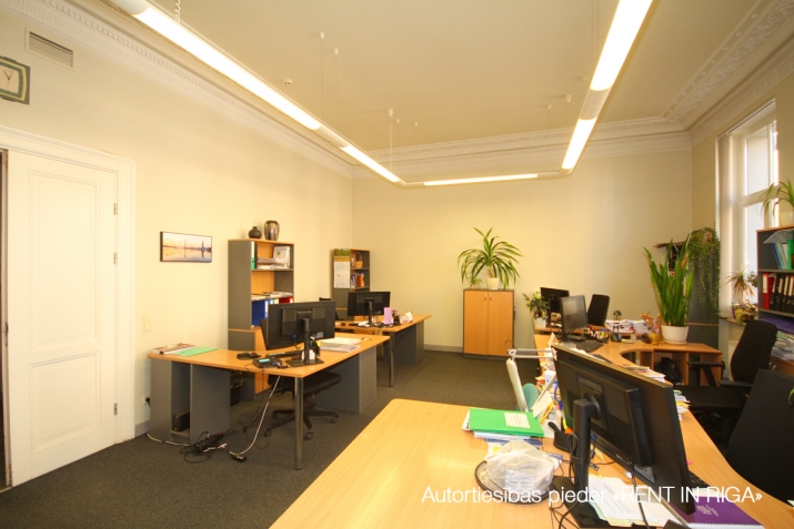 Sludinājumi. Plašas biroja telpas renovētā un reprezentablā ēkā pie Operas  + Platība sastāv no četrām dažāda Cena: 1015 EUR/mēn Foto #8