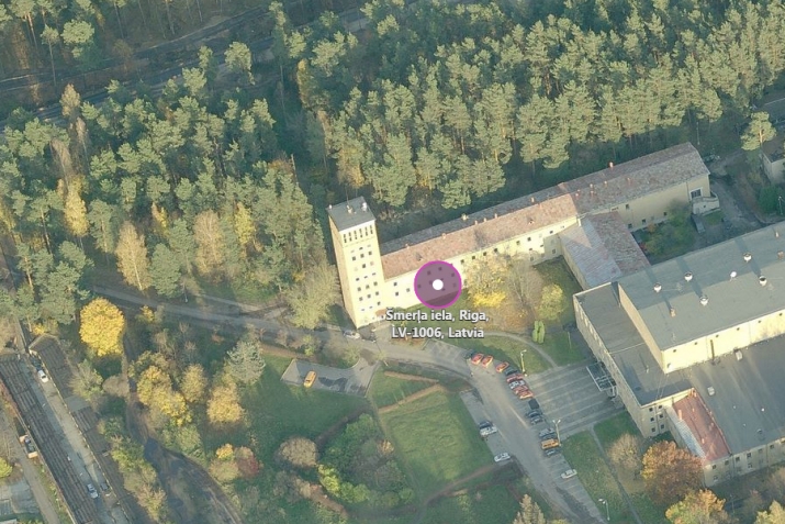 Объявление. Biroja telpa vēsturiskajā Rīgas Kinostudijas ēkā.  Regulāras formas telpa ēkas 2. stāvā. Iebūvēts Цена: 85 EUR/мес. Foto #5