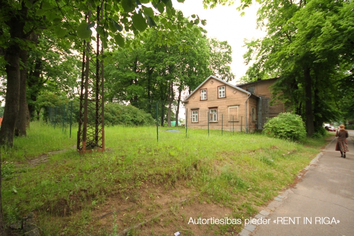 Sludinājumi. Tiek pārdots plašs zemes gabals ar piecu dzīvokļu ēku uz tā.  + Jaukta apbūve ar dzīvojamo funkciju Cena: 350000 EUR Foto #9