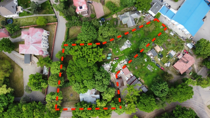 Sludinājumi. Tiek pārdots plašs zemes gabals ar piecu dzīvokļu ēku uz tā.  + Jaukta apbūve ar dzīvojamo funkciju Cena: 350000 EUR Foto #2