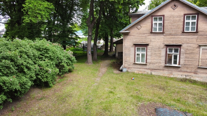 Sludinājumi. Tiek pārdots plašs zemes gabals ar piecu dzīvokļu ēku uz tā.  + Jaukta apbūve ar dzīvojamo funkciju Cena: 350000 EUR Foto #5