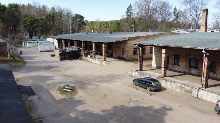 Объявление. Sausas, neapkurināmas noliktavas ar rampām.  Iežogota, asfaltēta teritorija, kopējā platība 1700 Цена: 3400 EUR/мес. Foto #5