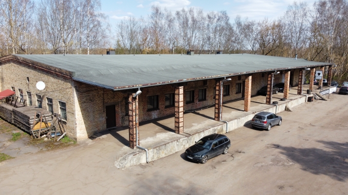 Объявление. Sausas, neapkurināmas noliktavas ar rampām.  Iežogota, asfaltēta teritorija, kopējā platība 1700 Цена: 3400 EUR/мес. Foto #6