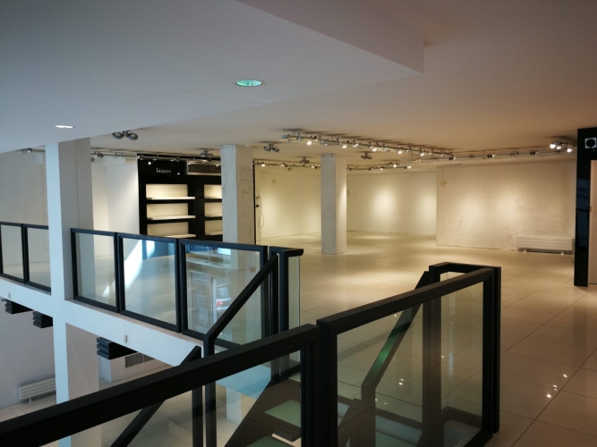 Sludinājumi. Plašas, mūsdienīga plānojuma komerctelpas, ar panorāmas vitrīnām, atrodas vienā no Cena: 1.6e+06 EUR Foto #9